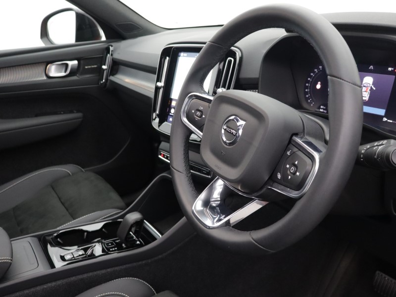 2023 (73) VOLVO XC40 2.0 B4P Ultimate Dark 5dr Auto 5472776