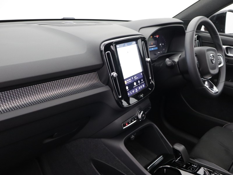 2023 (73) VOLVO XC40 2.0 B4P Ultimate Dark 5dr Auto 5472779