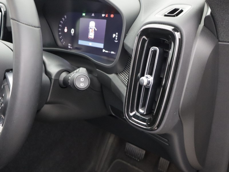 2023 (73) VOLVO XC40 2.0 B4P Ultimate Dark 5dr Auto 5472775