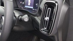 2023 (73) VOLVO XC40 2.0 B4P Ultimate Dark 5dr Auto 5472775