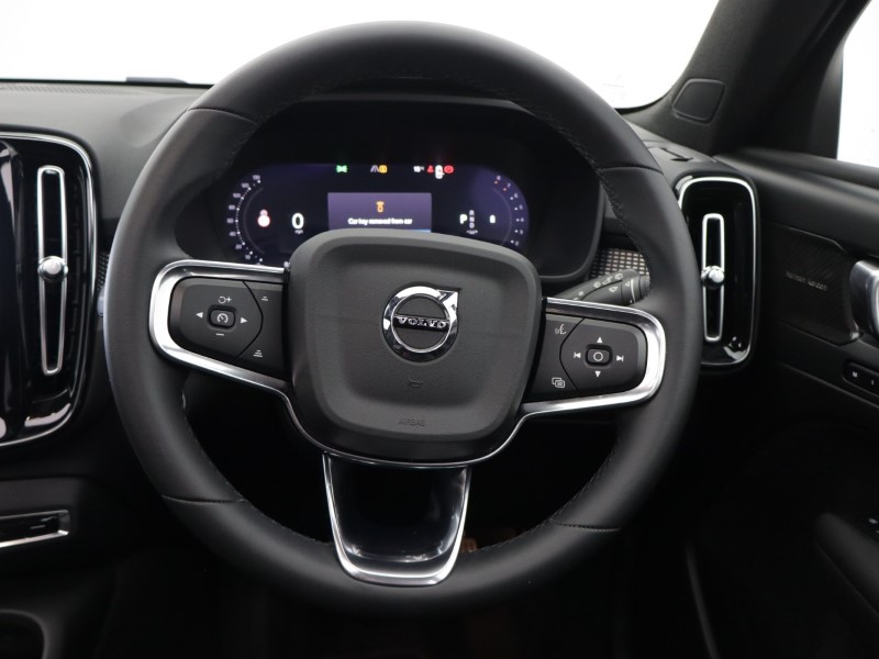 2023 (73) VOLVO XC40 2.0 B4P Ultimate Dark 5dr Auto 5472788