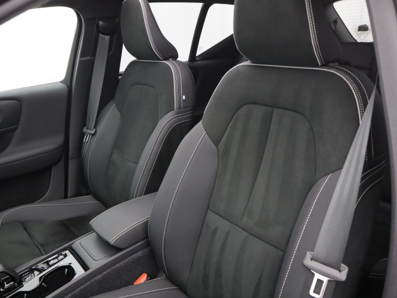 2023 (73) VOLVO XC40 2.0 B4P Ultimate Dark 5dr Auto 5472777