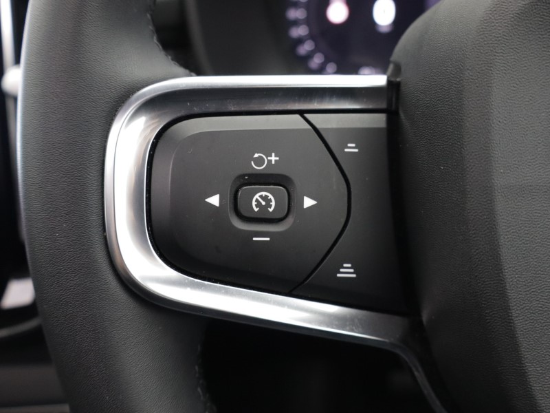 2023 (73) VOLVO XC40 2.0 B4P Ultimate Dark 5dr Auto 5472789