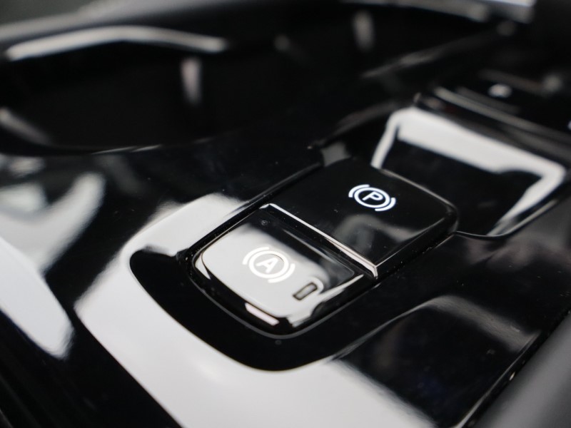 2023 (73) VOLVO XC40 2.0 B4P Ultimate Dark 5dr Auto 5472801