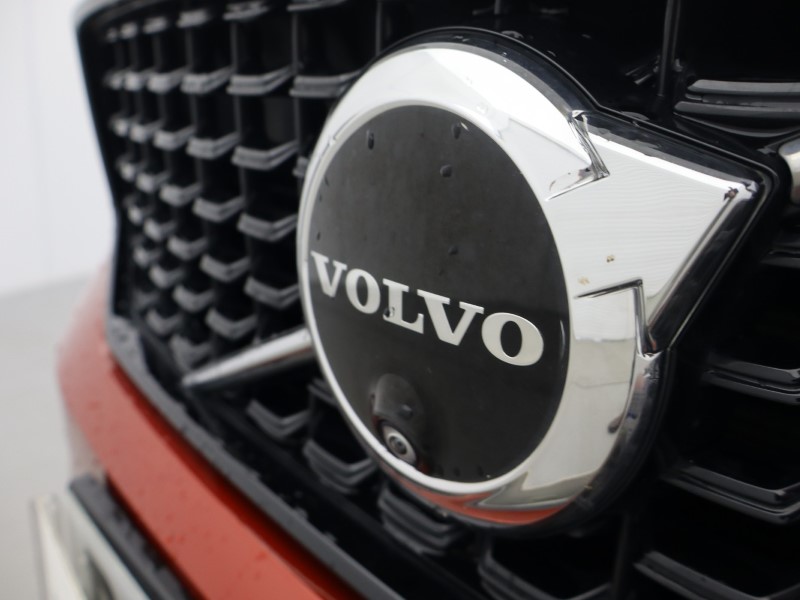 2023 (73) VOLVO XC40 2.0 B4P Ultimate Dark 5dr Auto 5472751