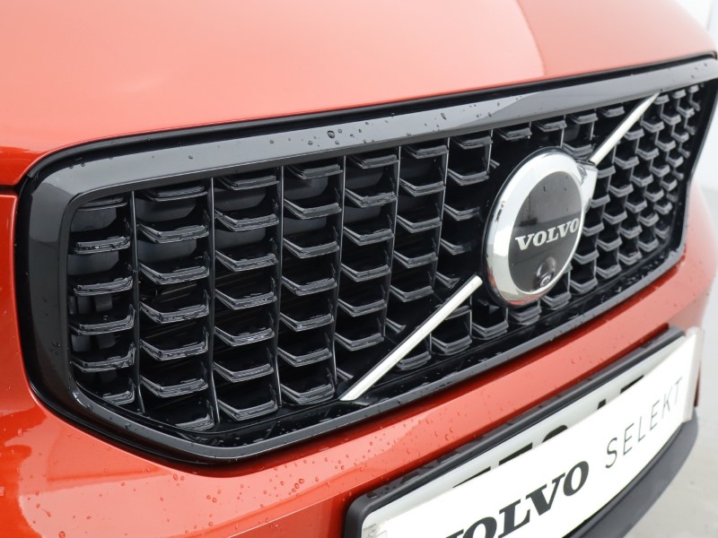 2023 (73) VOLVO XC40 2.0 B4P Ultimate Dark 5dr Auto 5472749