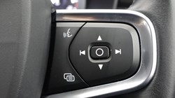 2020 (20) VOLVO XC40 2.0 D3 Momentum 5dr Geartronic 5489461