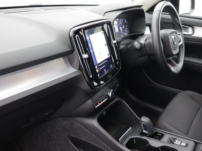 2020 (20) VOLVO XC40 2.0 D3 Momentum 5dr Geartronic 5489454