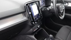 2020 (20) VOLVO XC40 2.0 D3 Momentum 5dr Geartronic 5489454