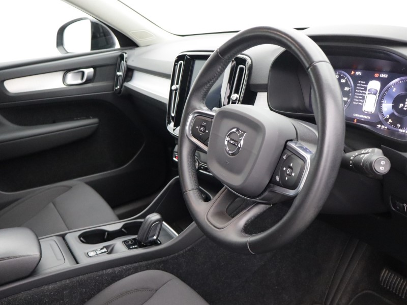 2020 (20) VOLVO XC40 2.0 D3 Momentum 5dr Geartronic 5489448
