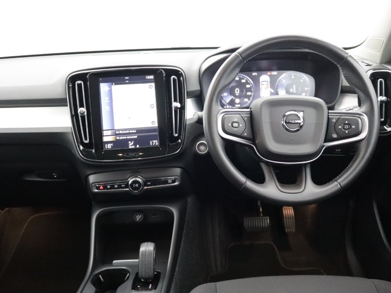 2020 (20) VOLVO XC40 2.0 D3 Momentum 5dr Geartronic 5489458
