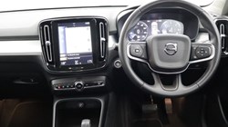 2020 (20) VOLVO XC40 2.0 D3 Momentum 5dr Geartronic 5489458