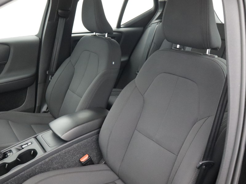 2020 (20) VOLVO XC40 2.0 D3 Momentum 5dr Geartronic 5489452