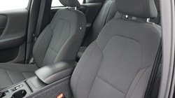 2020 (20) VOLVO XC40 2.0 D3 Momentum 5dr Geartronic 5489452