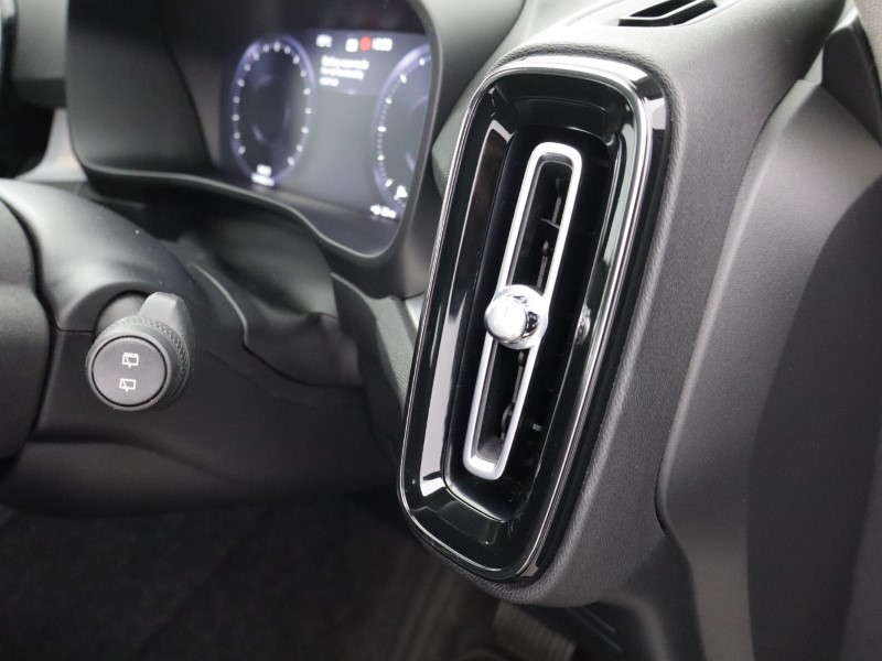 2020 (20) VOLVO XC40 2.0 D3 Momentum 5dr Geartronic 5489447