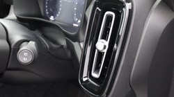 2020 (20) VOLVO XC40 2.0 D3 Momentum 5dr Geartronic 5489447