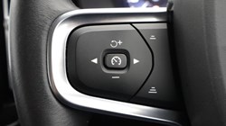 2020 (20) VOLVO XC40 2.0 D3 Momentum 5dr Geartronic 5489460