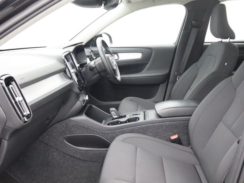 2020 (20) VOLVO XC40 2.0 D3 Momentum 5dr Geartronic 5489442