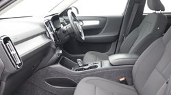 2020 (20) VOLVO XC40 2.0 D3 Momentum 5dr Geartronic 5489442