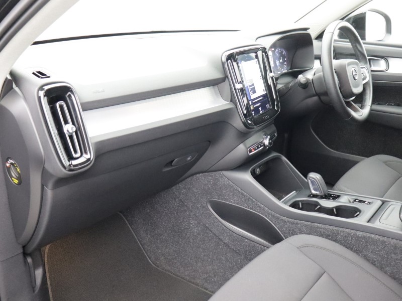 2020 (20) VOLVO XC40 2.0 D3 Momentum 5dr Geartronic 5489453