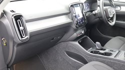 2020 (20) VOLVO XC40 2.0 D3 Momentum 5dr Geartronic 5489453