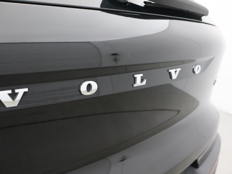 2020 (20) VOLVO XC40 2.0 D3 Momentum 5dr Geartronic 5489435