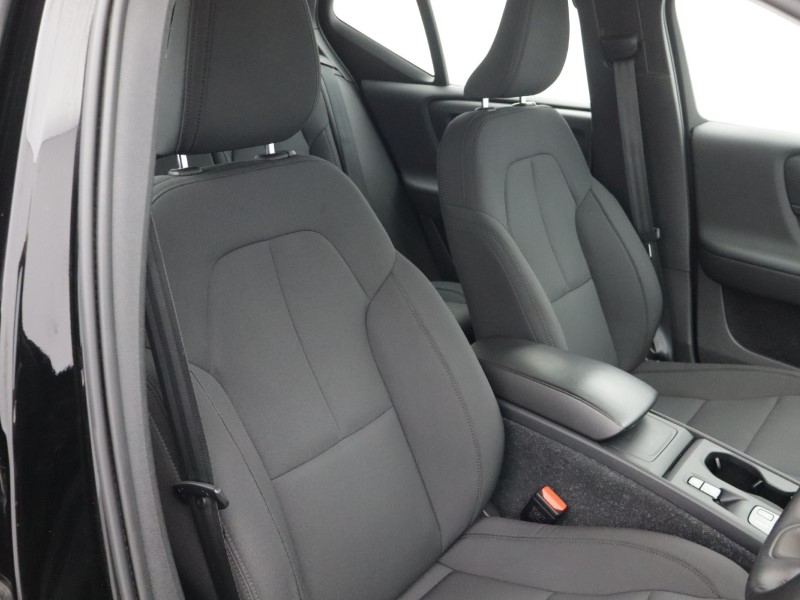 2020 (20) VOLVO XC40 2.0 D3 Momentum 5dr Geartronic 5489451