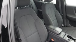 2020 (20) VOLVO XC40 2.0 D3 Momentum 5dr Geartronic 5489451