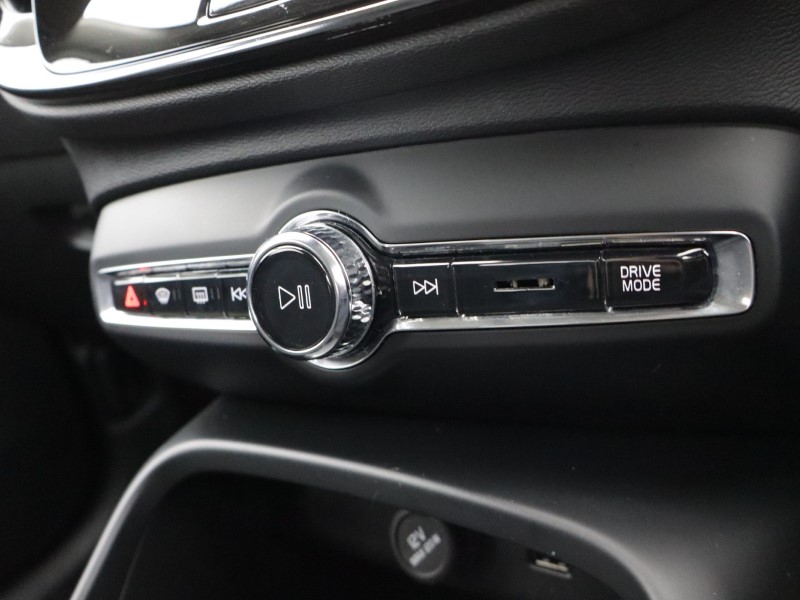 2020 (20) VOLVO XC40 2.0 D3 Momentum 5dr Geartronic 5489468