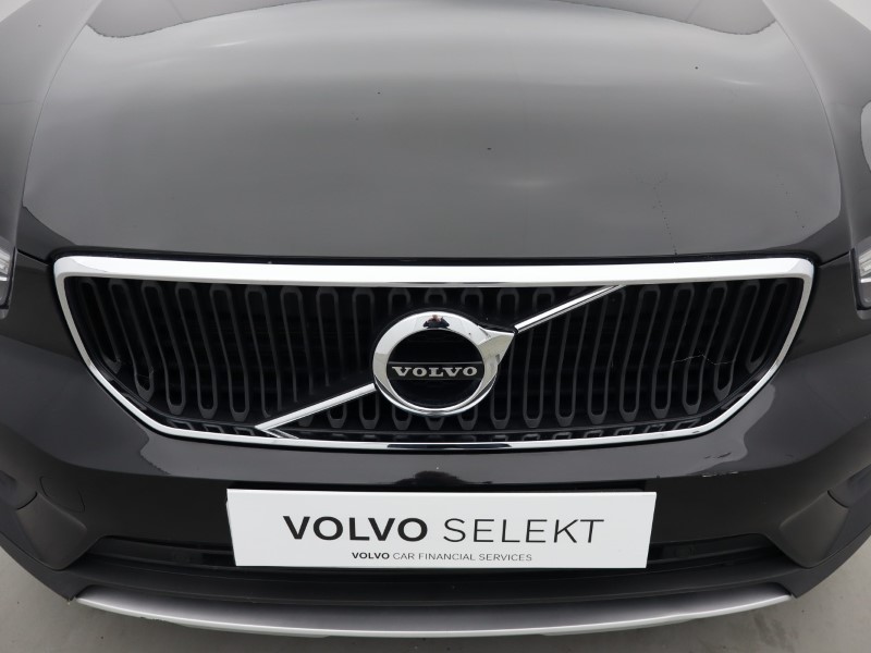 2020 (20) VOLVO XC40 2.0 D3 Momentum 5dr Geartronic 5489432