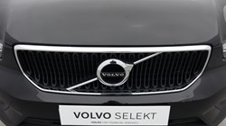 2020 (20) VOLVO XC40 2.0 D3 Momentum 5dr Geartronic 5489432
