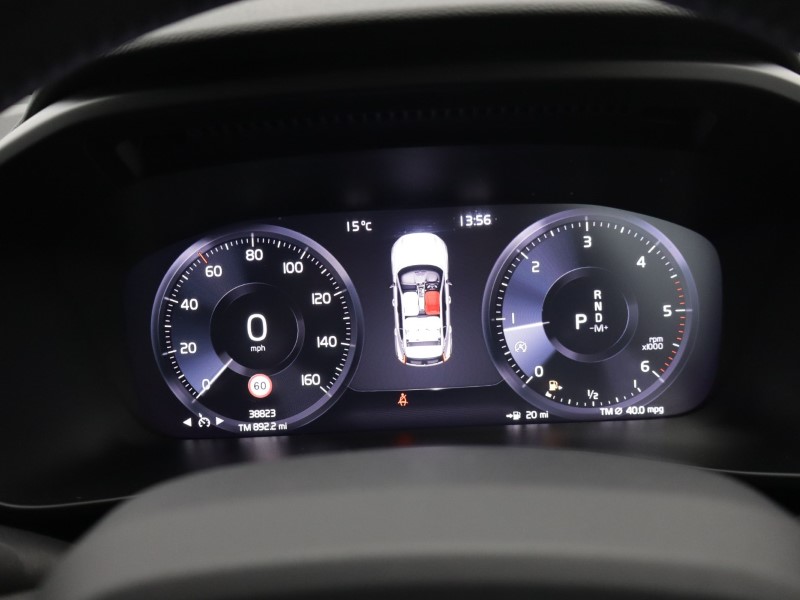 2020 (20) VOLVO XC40 2.0 D3 Momentum 5dr Geartronic 5489462
