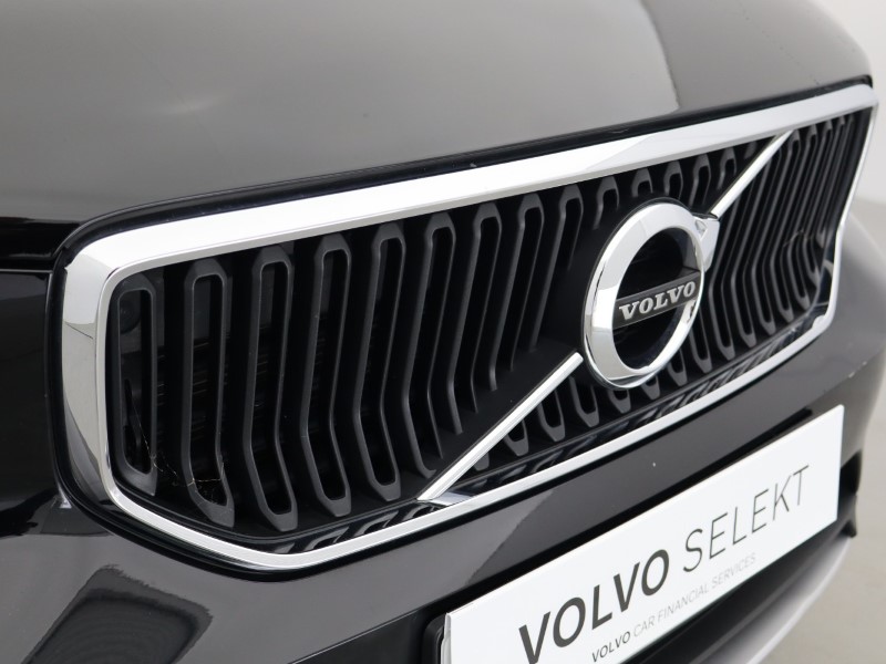 2020 (20) VOLVO XC40 2.0 D3 Momentum 5dr Geartronic 5489430