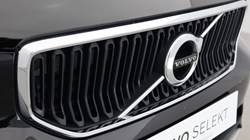 2020 (20) VOLVO XC40 2.0 D3 Momentum 5dr Geartronic 5489430