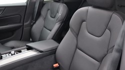 2025 (25) VOLVO V60 2.0 B4P Ultra Dark 5dr Auto 5497688
