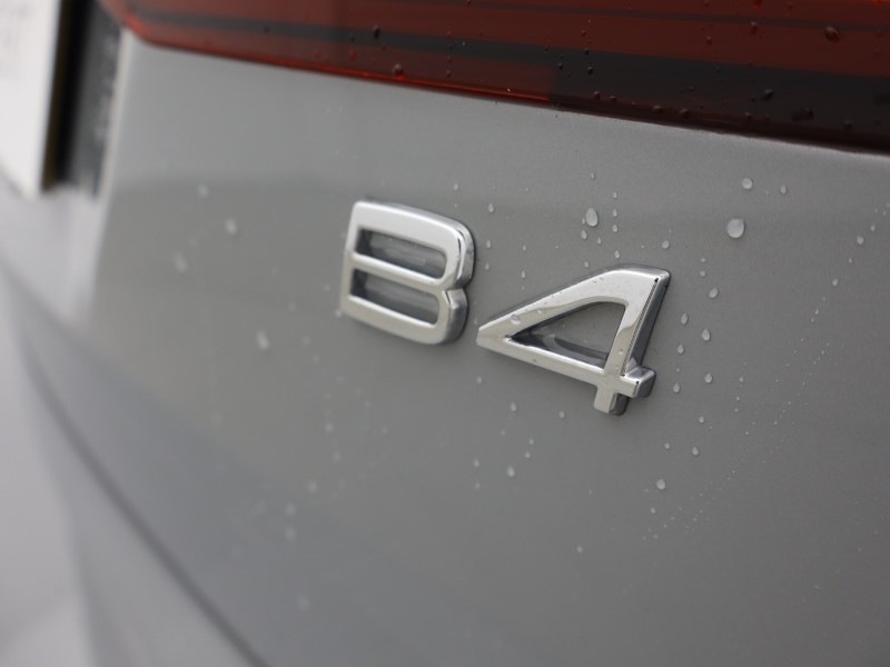 2025 (25) VOLVO V60 2.0 B4P Ultra Dark 5dr Auto 5497643
