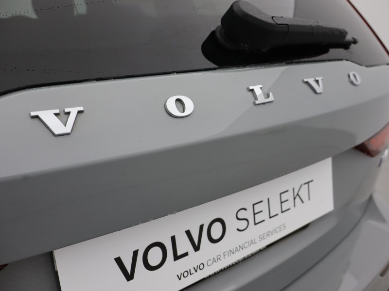 2025 (25) VOLVO V60 2.0 B4P Ultra Dark 5dr Auto 5497642