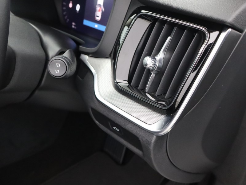 2025 (25) VOLVO V60 2.0 B4P Ultra Dark 5dr Auto 5497683