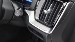 2025 (25) VOLVO V60 2.0 B4P Ultra Dark 5dr Auto 5497683