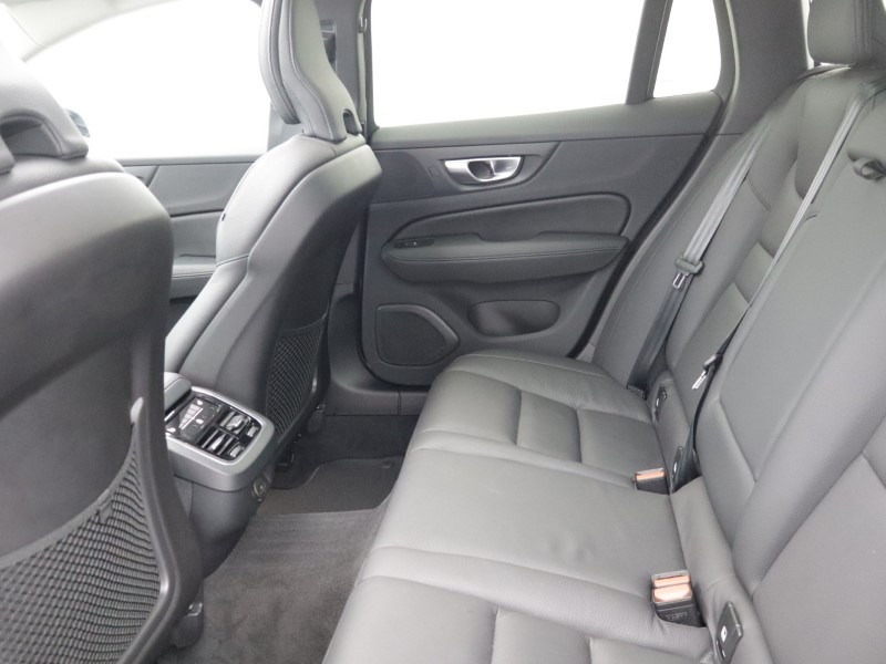 2025 (25) VOLVO V60 2.0 B4P Ultra Dark 5dr Auto 5497653