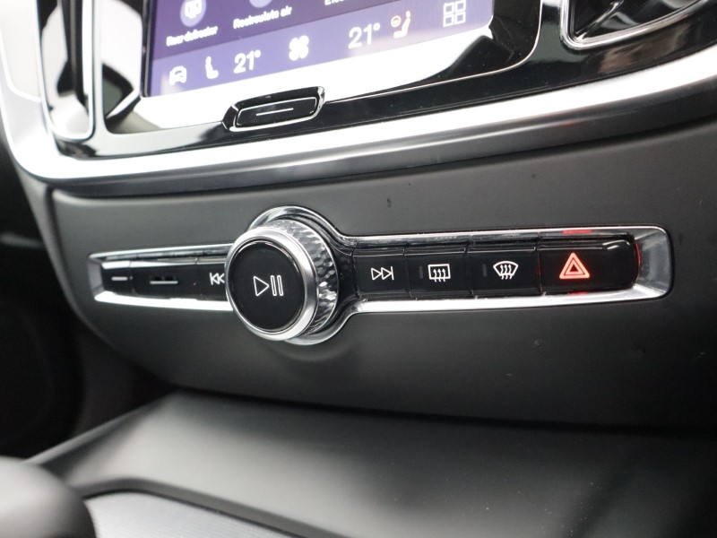 2025 (25) VOLVO V60 2.0 B4P Ultra Dark 5dr Auto 5497673