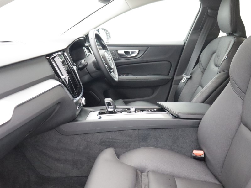 2025 (25) VOLVO V60 2.0 B4P Ultra Dark 5dr Auto 5497650