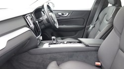 2025 (25) VOLVO V60 2.0 B4P Ultra Dark 5dr Auto 5497650
