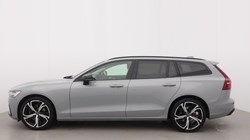 2025 (25) VOLVO V60 2.0 B4P Ultra Dark 5dr Auto 5497630
