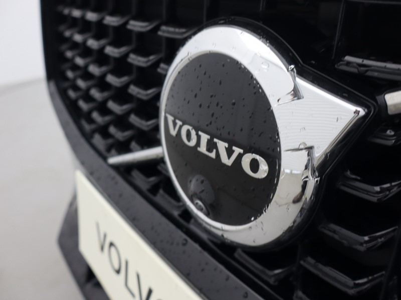 2025 (25) VOLVO V60 2.0 B4P Ultra Dark 5dr Auto 5497637