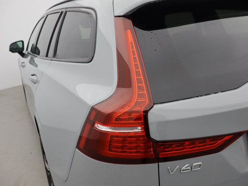 2025 (25) VOLVO V60 2.0 B4P Ultra Dark 5dr Auto 5497641