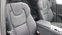 2025 (25) VOLVO V60 2.0 B4P Ultra Dark 5dr Auto 5497692