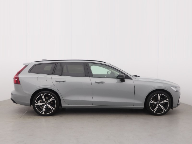 2025 (25) VOLVO V60 2.0 B4P Ultra Dark 5dr Auto 5497631