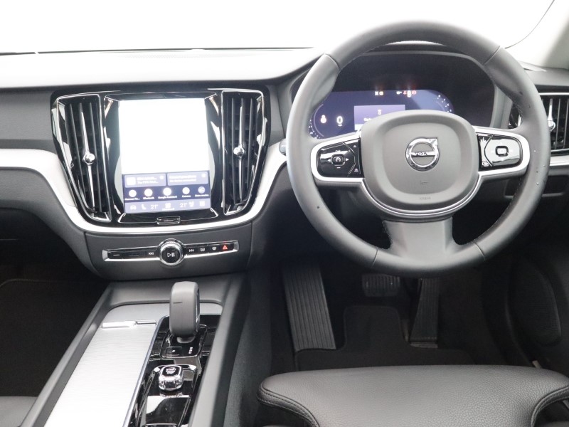 2025 (25) VOLVO V60 2.0 B4P Ultra Dark 5dr Auto 5497660
