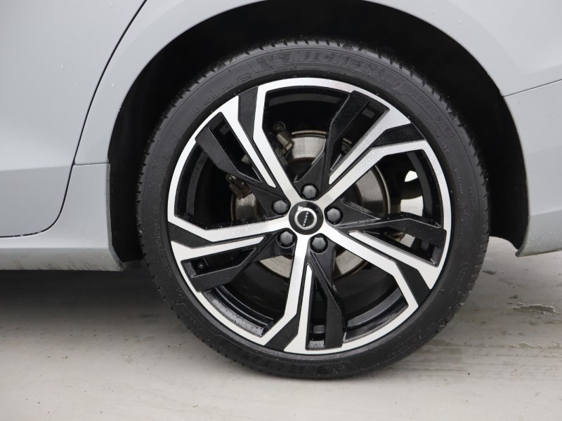 2025 (25) VOLVO V60 2.0 B4P Ultra Dark 5dr Auto 5497648